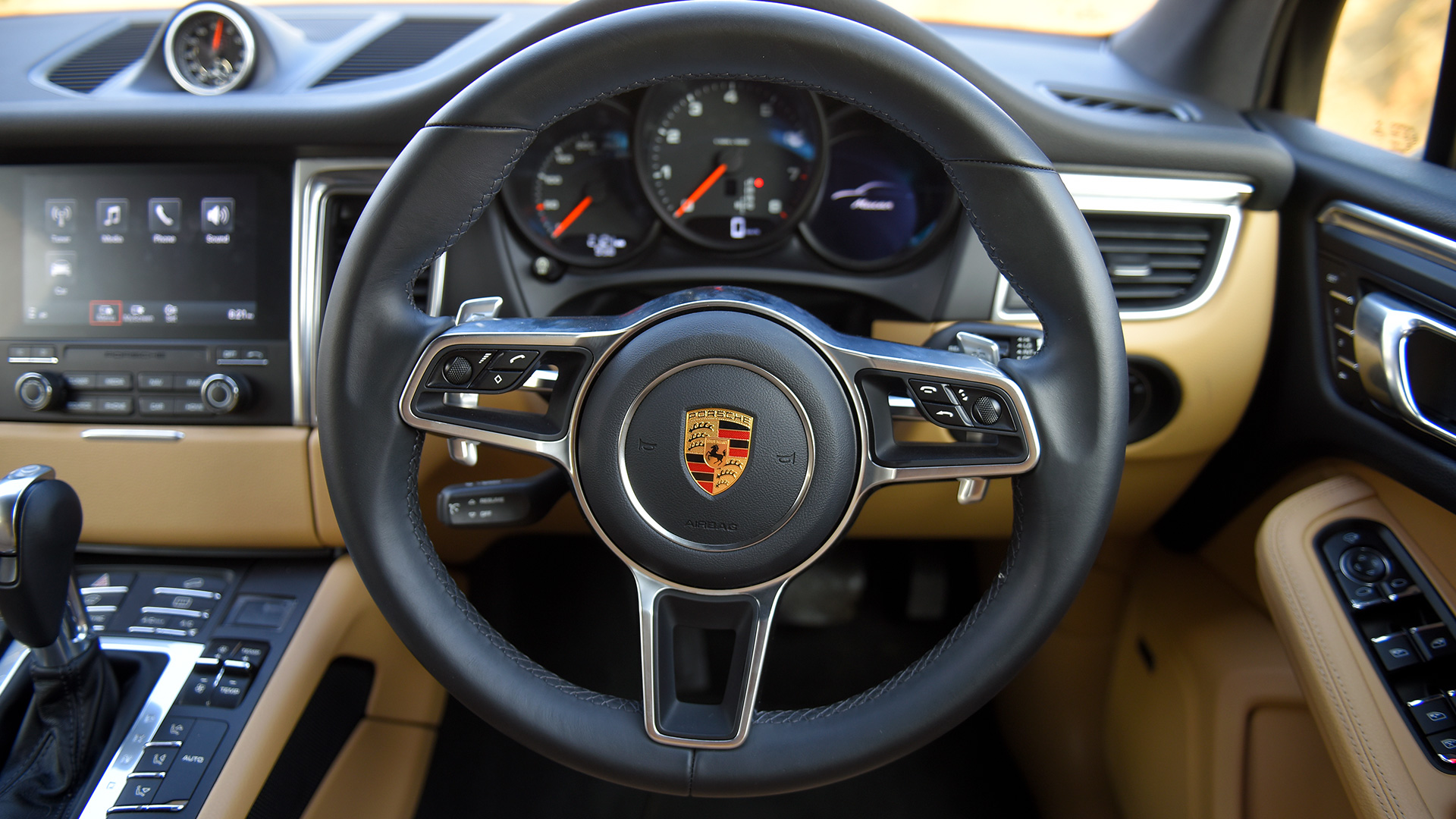 Porsche Macan 2016 R4 Interior
